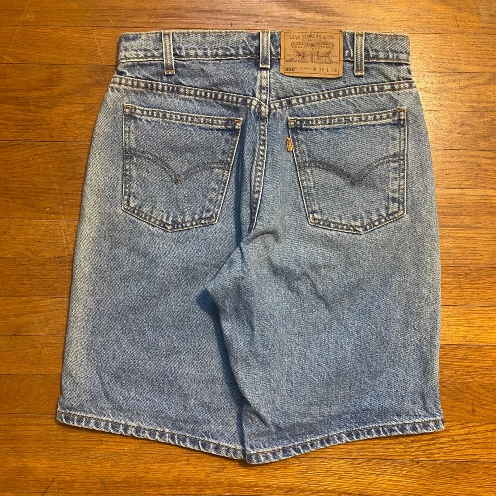 Vintage Levis 550 Relaxed Fit Denim Shorts Light Wash Orange Tab Mens 30x10